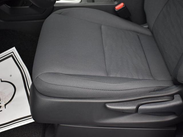 Photo of 2025 Glacier White Nissan Frontier