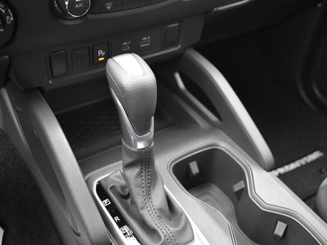Photo of 2025 Glacier White Nissan Frontier