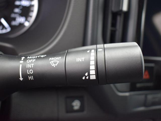 Photo of 2025 Glacier White Nissan Frontier