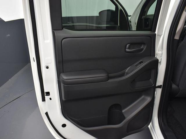 Photo of 2025 Glacier White Nissan Frontier