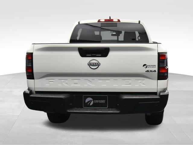 Photo of 2025 Glacier White Nissan Frontier