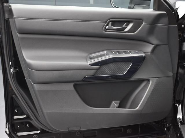 Photo of 2025 Super Black Nissan Pathfinder