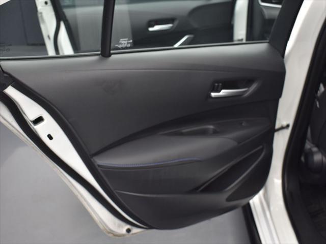 Photo of 2021 Super White Toyota Corolla