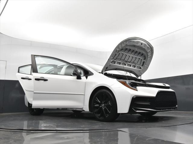Photo of 2021 Super White Toyota Corolla
