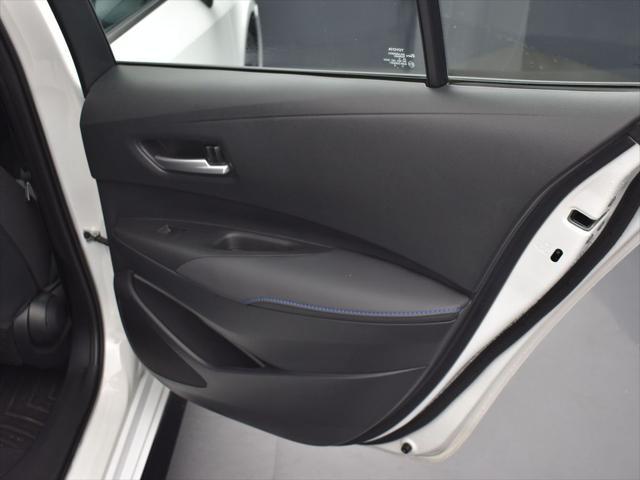 Photo of 2021 Super White Toyota Corolla