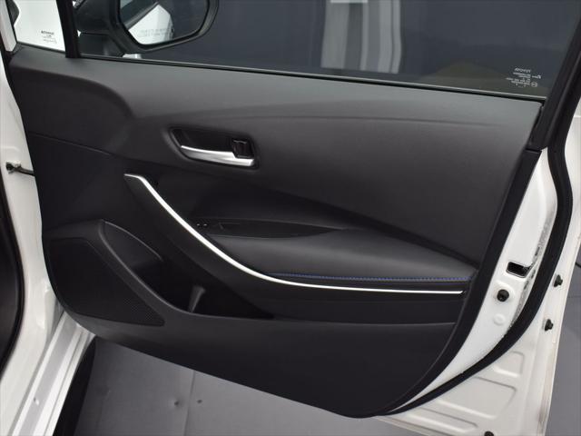 Photo of 2021 Super White Toyota Corolla