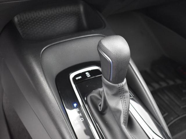 Photo of 2021 Super White Toyota Corolla