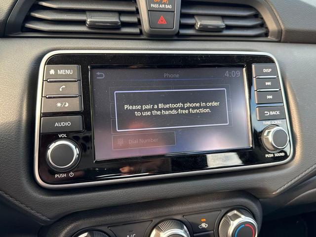 Photo of 2025 Super Black Metallic Nissan Versa
