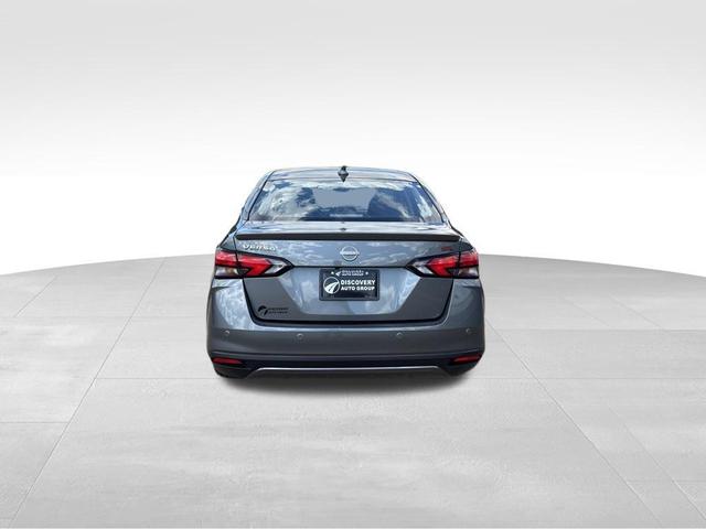Photo of 2025 Gun Metallic Nissan Versa
