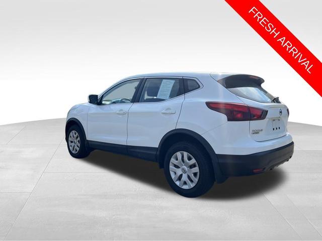 Photo of 2019 Glacier White Nissan Rogue Sport