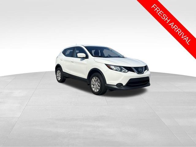 Photo of 2019 Glacier White Nissan Rogue Sport