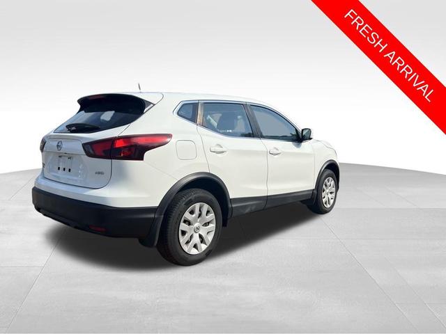 Photo of 2019 Glacier White Nissan Rogue Sport