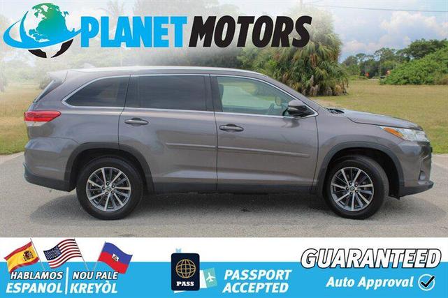 Photo of 2019 Celestial Silver Metallic Toyota Highlander