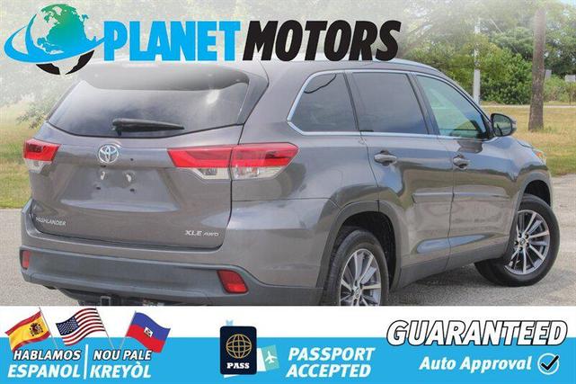 Photo of 2019 Celestial Silver Metallic Toyota Highlander