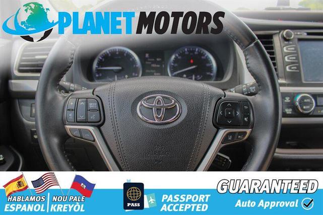 Photo of 2019 Celestial Silver Metallic Toyota Highlander
