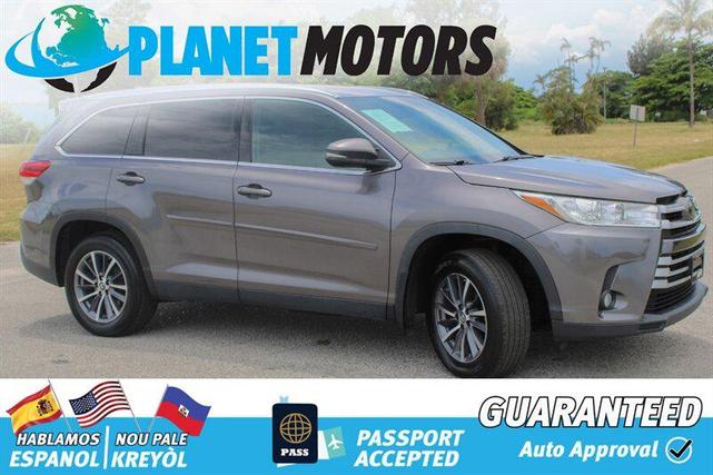 Photo of 2019 Celestial Silver Metallic Toyota Highlander