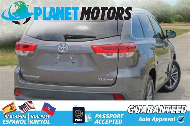 Photo of 2019 Celestial Silver Metallic Toyota Highlander