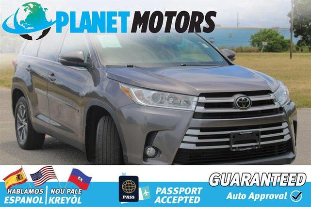 Photo of 2019 Celestial Silver Metallic Toyota Highlander