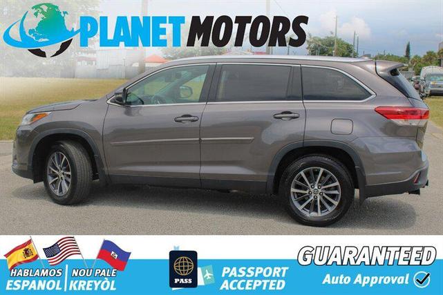 Photo of 2019 Celestial Silver Metallic Toyota Highlander