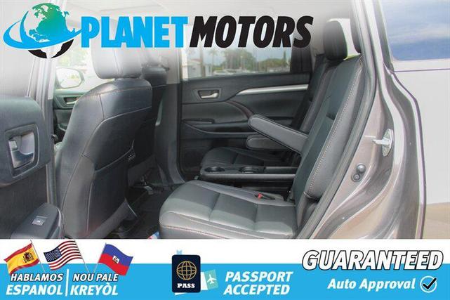 Photo of 2019 Celestial Silver Metallic Toyota Highlander