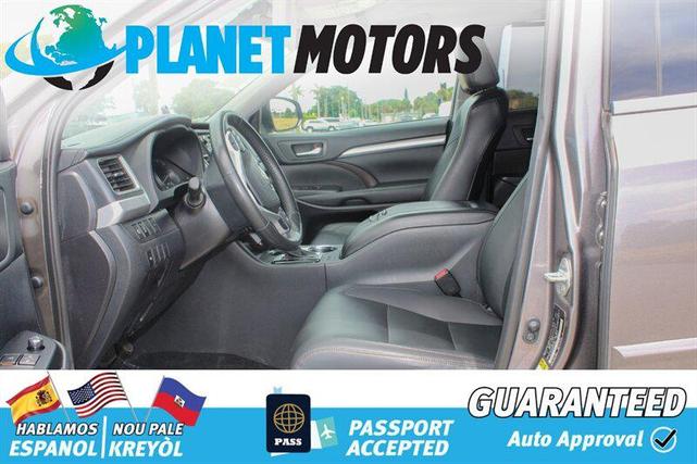 Photo of 2019 Celestial Silver Metallic Toyota Highlander