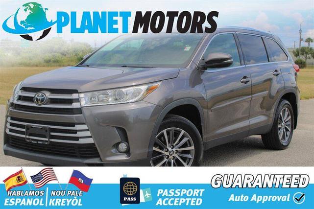 Photo of 2019 Celestial Silver Metallic Toyota Highlander