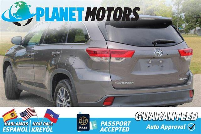 Photo of 2019 Celestial Silver Metallic Toyota Highlander