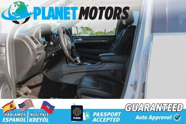 Photo of 2017 Bright White Clear Coat Jeep Grand Cherokee