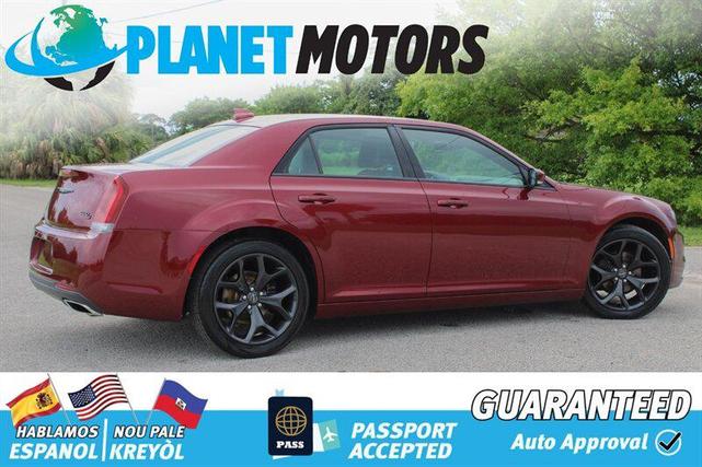 Photo of 2021 Red Chrysler 300