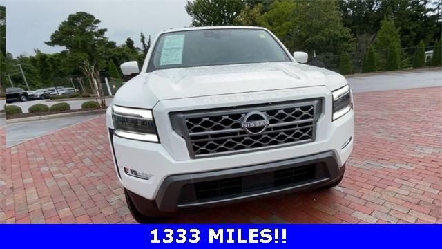 Photo of 2024 Glacier White Nissan Frontier
