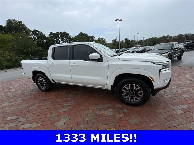 Photo of 2024 Glacier White Nissan Frontier