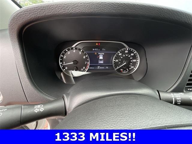 Photo of 2024 Glacier White Nissan Frontier