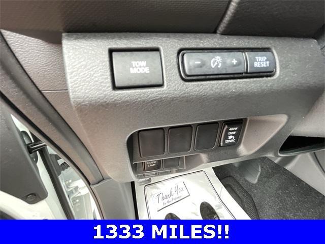 Photo of 2024 Glacier White Nissan Frontier