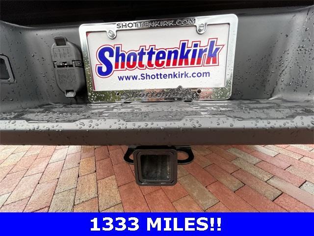 Photo of 2024 Glacier White Nissan Frontier