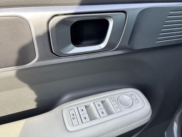 Photo of 2024 Hampton Gray Hyundai SANTA FE HEV