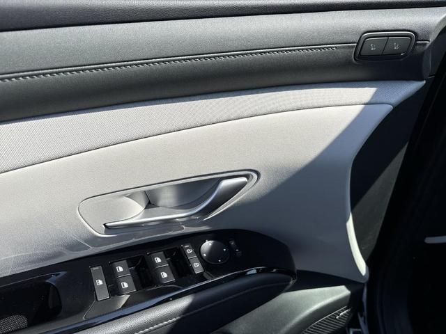 Photo of 2025 Phantom Black Hyundai TUCSON