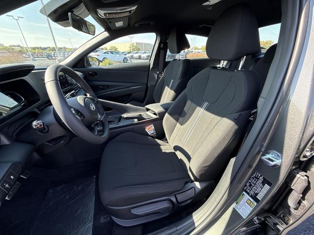Photo of 2025 Amazon Gray Hyundai ELANTRA