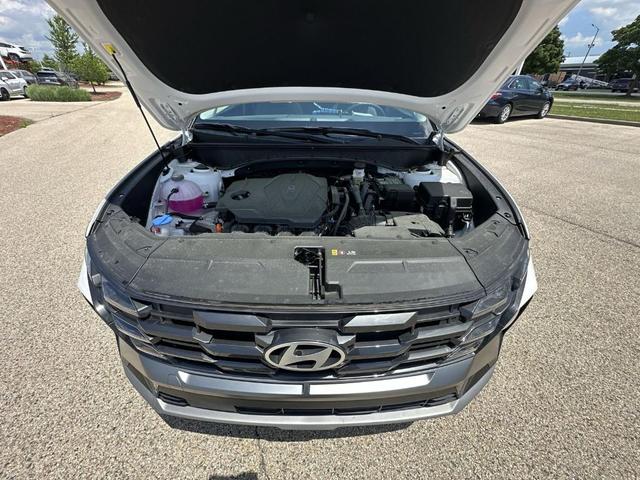 Photo of 2025 White Pearl Hyundai TUCSON