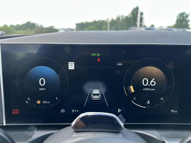 Photo of 2025 White Pearl Hyundai TUCSON