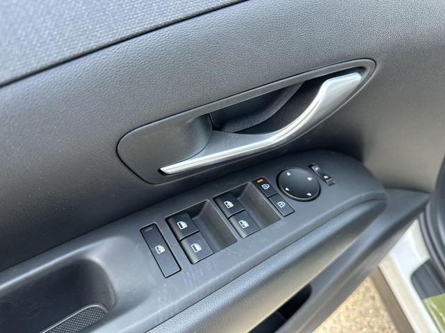 Photo of 2025 White Pearl Hyundai TUCSON