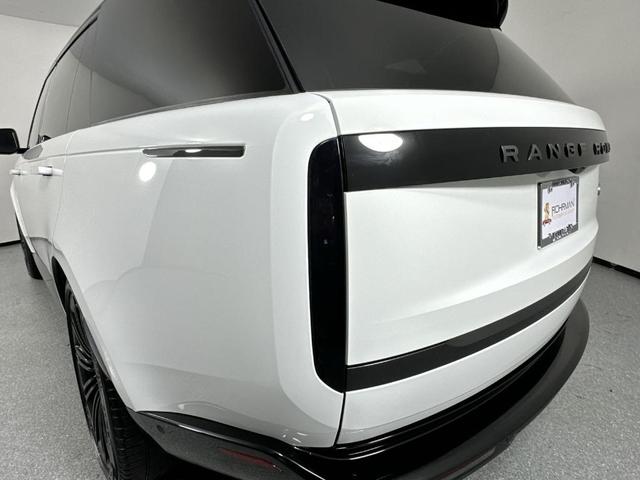 Photo of 2023 Fuji White Land Rover Range Rover