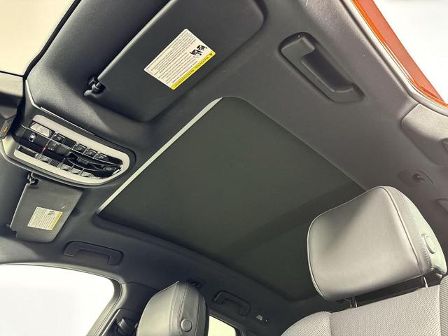 Photo of 2023 Papaya Metallic Porsche Macan