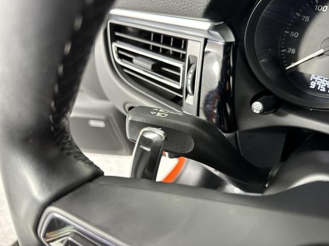 Photo of 2023 Papaya Metallic Porsche Macan