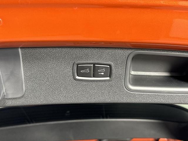 Photo of 2023 Papaya Metallic Porsche Macan