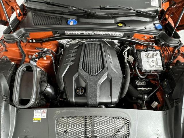 Photo of 2023 Papaya Metallic Porsche Macan