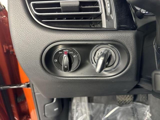 Photo of 2023 Papaya Metallic Porsche Macan