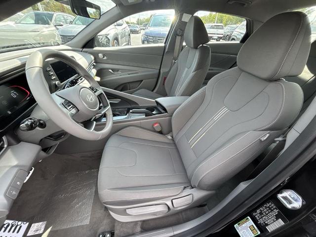Photo of 2025 Black Hyundai ELANTRA