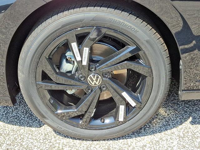 Photo of 2025 Deep Black Pearl Effect Volkswagen Jetta