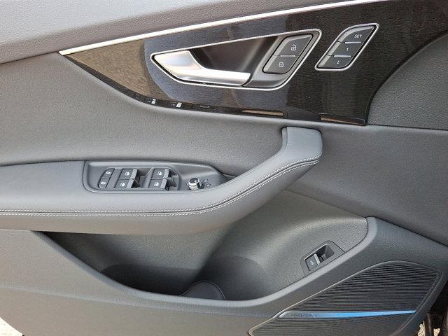 Photo of 2025 Mythos Black Metallic Audi Q7