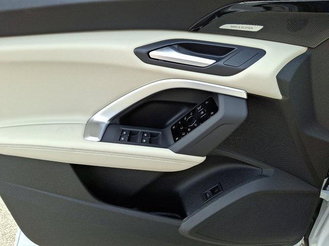 Photo of 2025 Glacier White Metallic Audi Q5